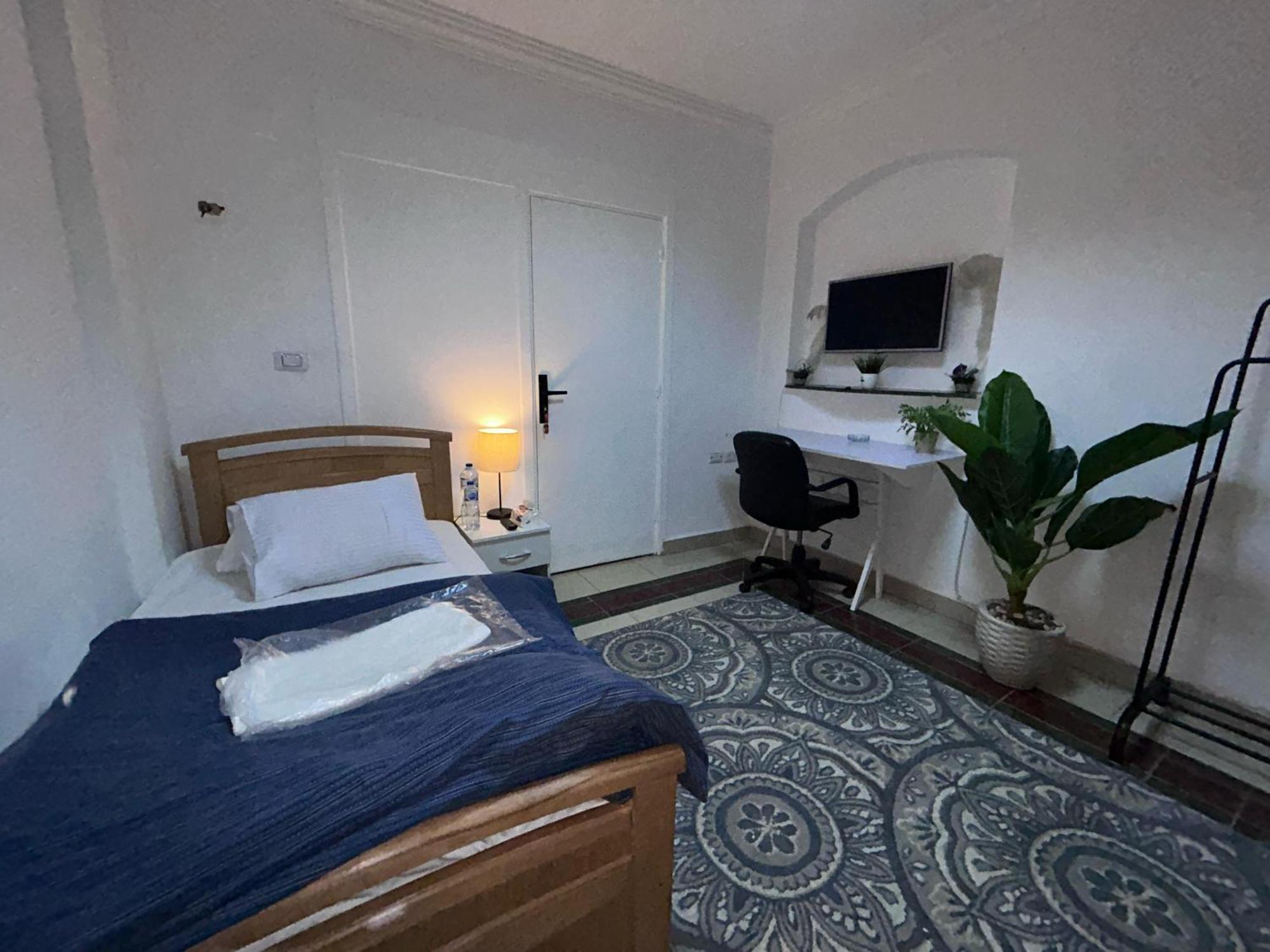 Master In Nasr City, Private Bathroom Homestay *