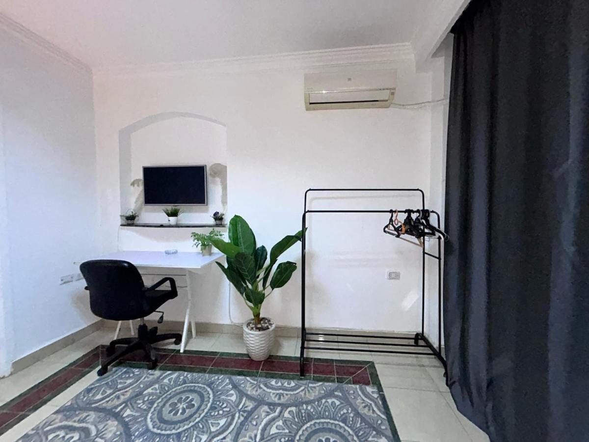 Homestay Master In Nasr City, Private Bathroom *
